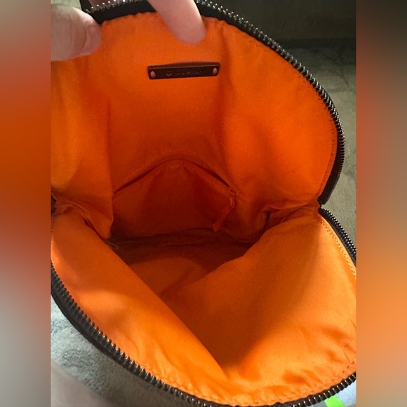 Lulu lemon crossbody bag - Picture 2 of 3